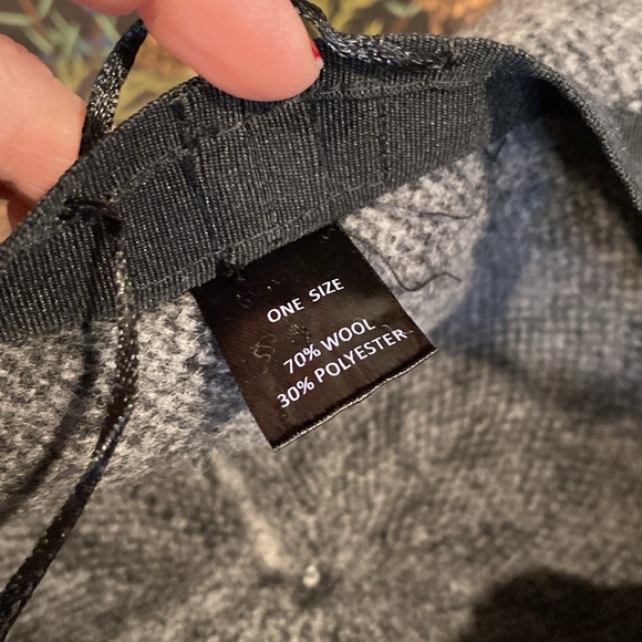 Adorable winter hat - Picture 4 of 6